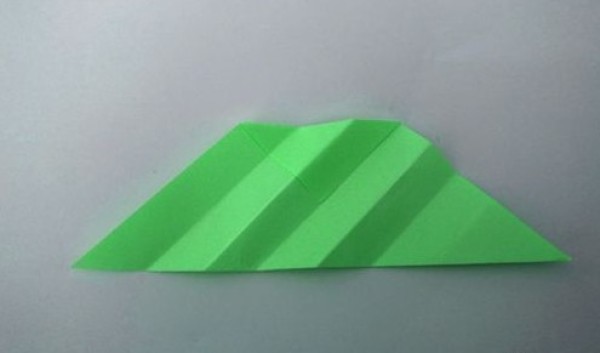 How to fold leaves by hand for children. Illustrated steps for folding leaves.