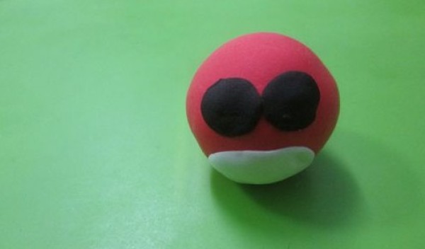 Use ultra-light clay to make angry birds. Handmade teaching for primary school students