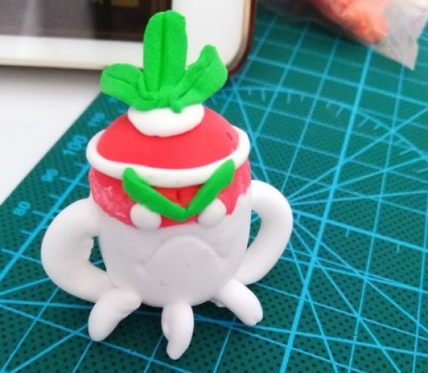 Using ultra-light clay to make the white radish from Plants vs. Zombies