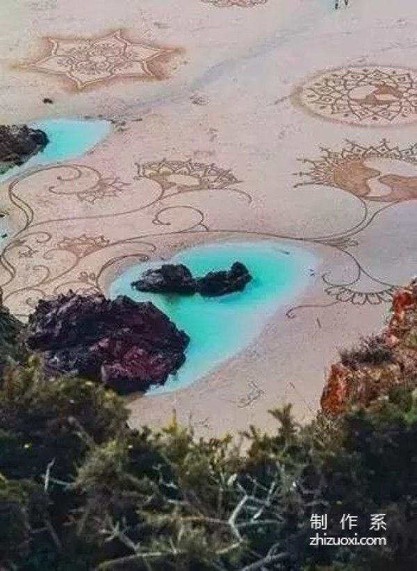 Have you ever seen the most beautiful beach painted with a rake?