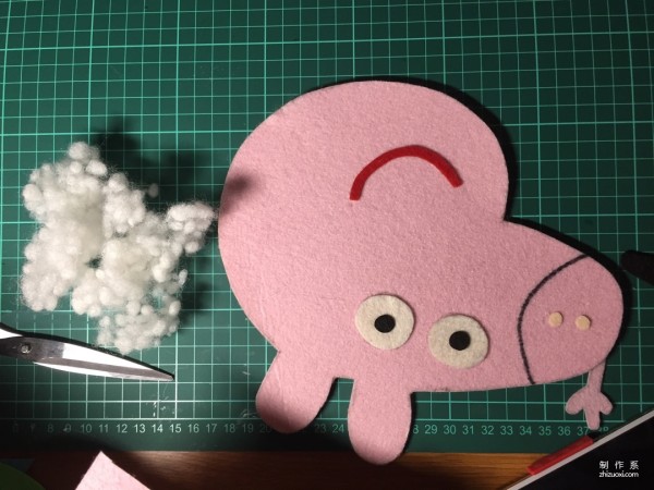 Handmade non-woven fabric handmade tutorial, cartoon Peppa Pig handmade fabric production method