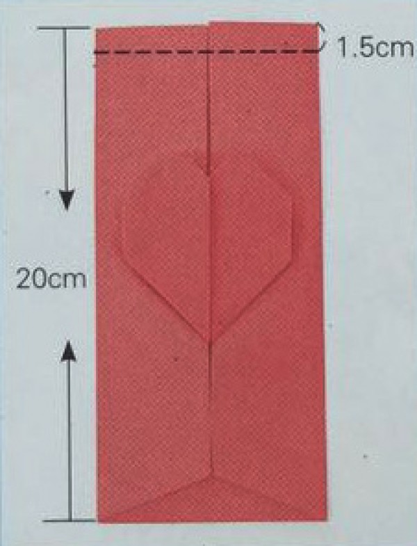 Illustration of simple folding method of heart-shaped red envelope bag