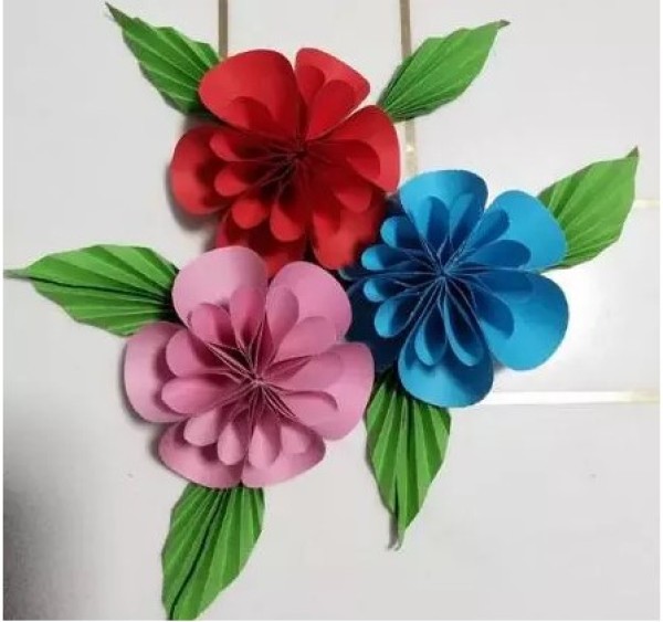 Stunningly beautiful origami tutorial Detailed illustrated tutorial on colorful origami cherry blossoms