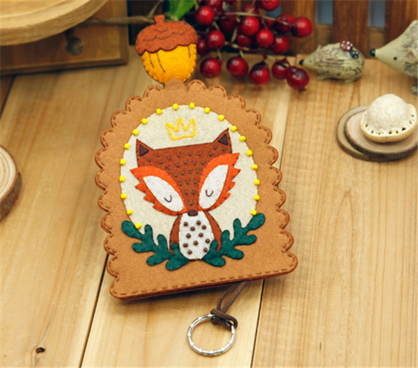 Handmade non-woven fabric DIY production to meet the autumn owl key bag