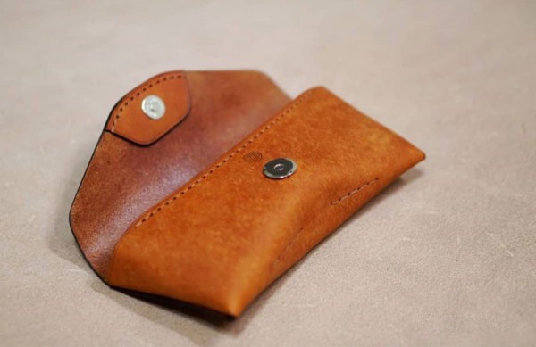 Share three leather glasses cases and make tutorial drawings