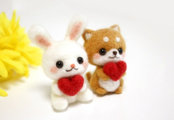 Sharing of DIY wool felt products that love dogs and love rabbits are good friends