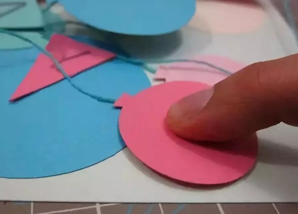 Illustrated tutorial for making a DIY balloon 3D model for greeting cards during the National Day holiday