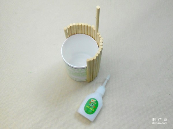 Use disposable chopsticks and bamboo chopsticks to make a DIY simple bucket ornament model for children.