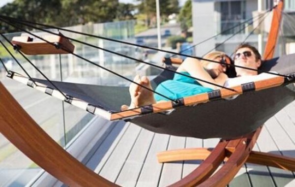 Hammock with curved support frame