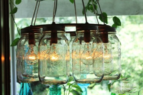 Using waste glass jars to create romantic Christmas lamps