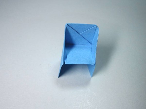 Simple origami tutorial for 3D chair