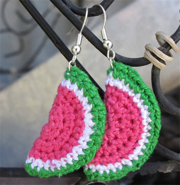 Beautiful crochet jewelry and a pair of creative handmade DIY earrings