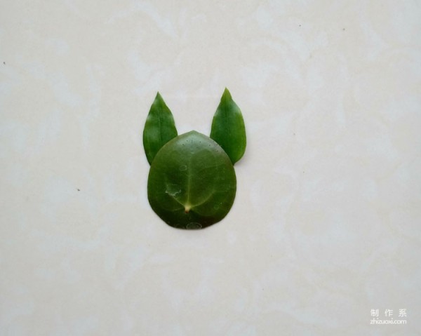 Simple handmade collages for children, creative collages of fruits and vegetables, and methods of making handmade collages of leaves, beans, and dog heads