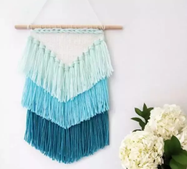 Tutorial illustration of a DIY hand-woven wall tassel art tapestry