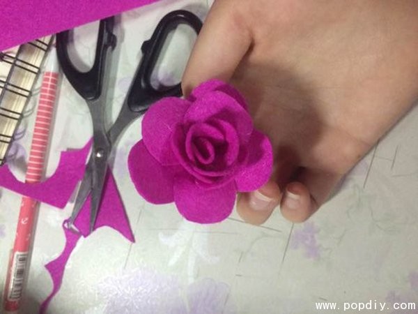 Creative handmade fabric DIY to make beautiful non-woven flowers