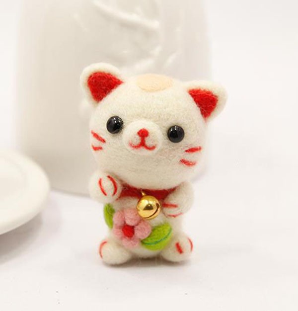 Creative handmade DIY wool felt lucky cat products that attract good luck