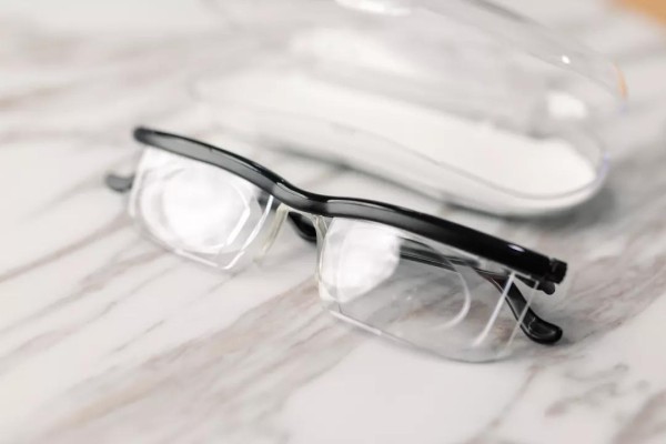 Oxford University has designed glasses with adjustable power, suitable for myopia and presbyopia