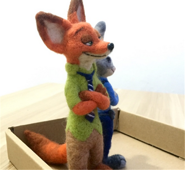 DIY handmade wool felt production of Judy the Rabbit and Nick the Fox in Zootopia