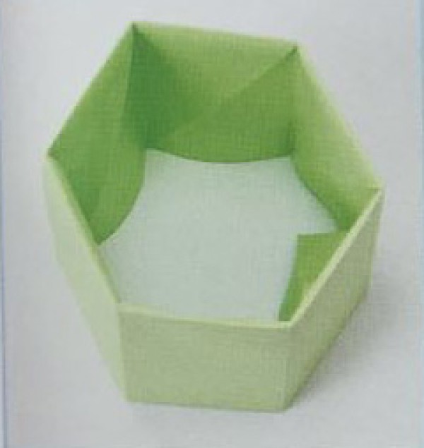 Step-by-step illustration of making a box made of heaven by hand origami