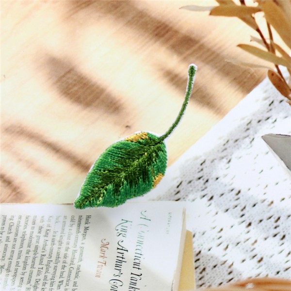 Literary and fresh hand-embroidered DIY small leaf cloth patch