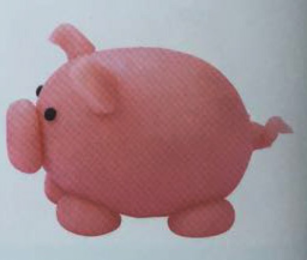 Childrens handmade DIY teaches you how to make a cute pig out of space mud