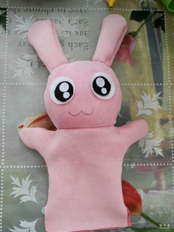 Tutorial on how to make a handmade cloth doll. Let’s use old clothes to DIY a cute bunny hand puppet with movable ears. How to make a handmade patchwork doll.