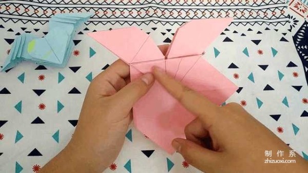 Detailed explanation of the steps for hand-made origami hearts with wings, learn to make flying hearts