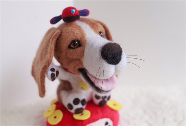 Appreciate the super cute handmade wool felt DIY Migru Beagle.