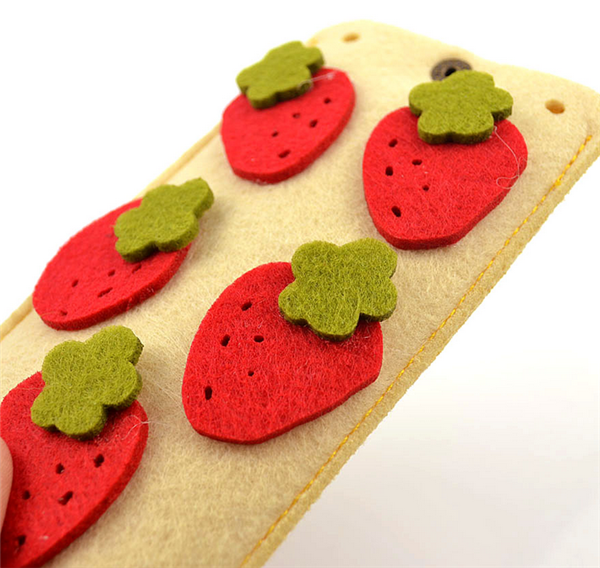 DIY small strawberry phone case made from creative handmade wool felt