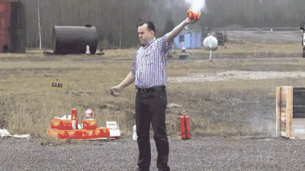 Elide Fire fire extinguishing ball can be put out by throwing it directly