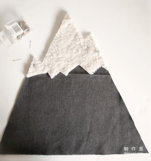 Handmade DIY gift snow mountain pillow works