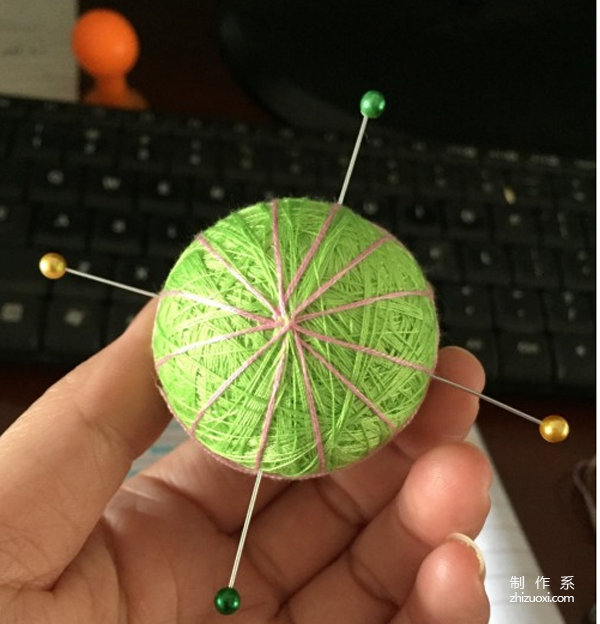 Use wool to crochet a beautiful Temari ball by hand, it’s very simple!