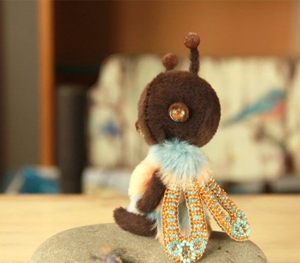 A cute little animal that was wronged and made from wool felt DIY