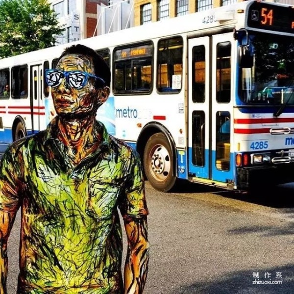 Take off your clothes, apply paint, and it becomes a moving body art!