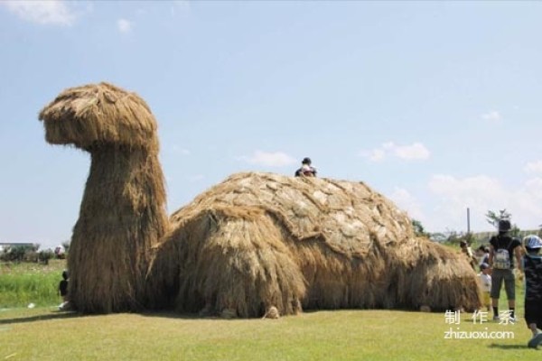 Straw Art: Creative Sculpture