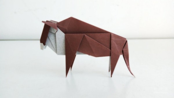 Paper art handmade origami art, animal origami cute version of wildebeest HD handmade origami illustrated tutorial