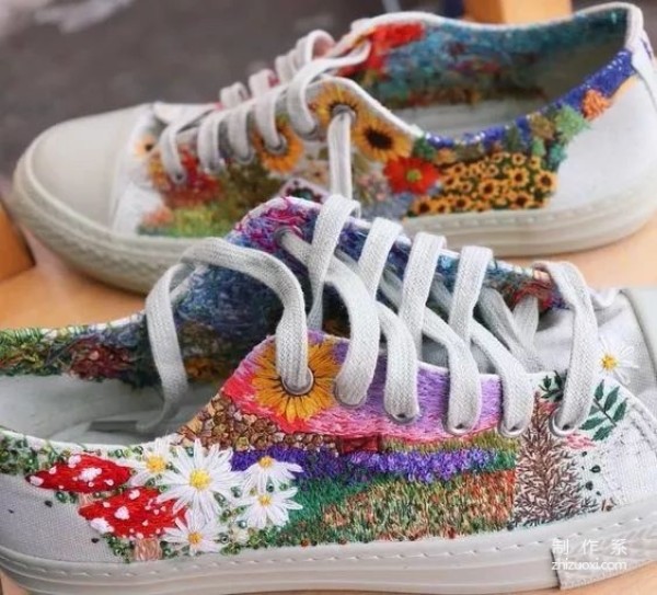 No matter how cheap or ordinary white shoes are, you can make them look beautiful with just one trick.