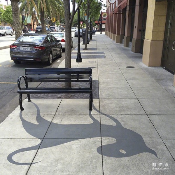 California street artist Damon Belanger painted various fake shadows on the roadside, confusing many passers-by... The creativity is amazing