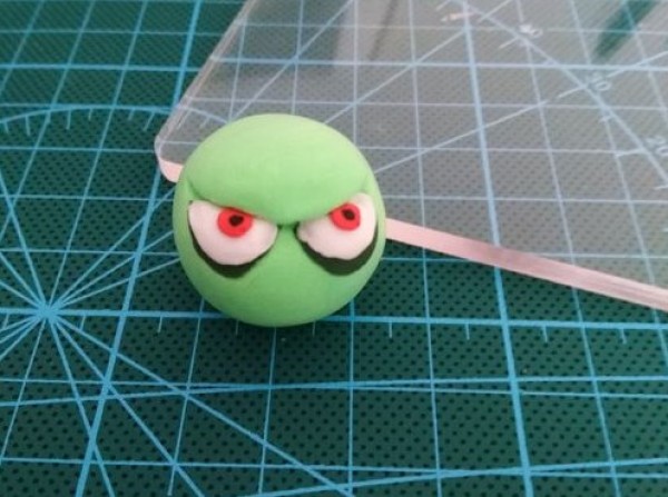 Handmade Plants vs. Zombies Clay Pinch Guide Thistle