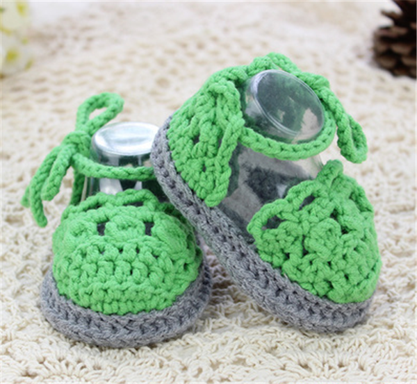 Handmade crochet DIY to make various creative and cute baby shoes