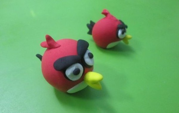 Use ultra-light clay to make angry birds. Handmade teaching for primary school students