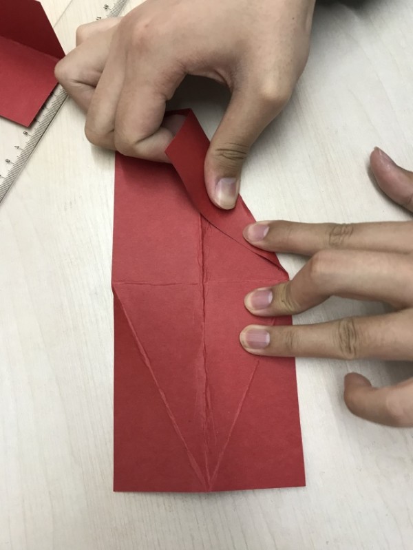 Tutorial on making cardboard lanterns Kindergarten crafts