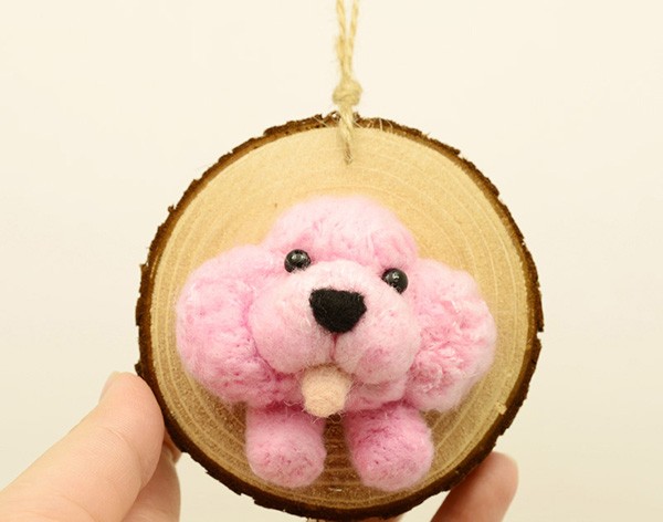 Appreciation of DIY cute little animals made from wool felt as hanging ornaments