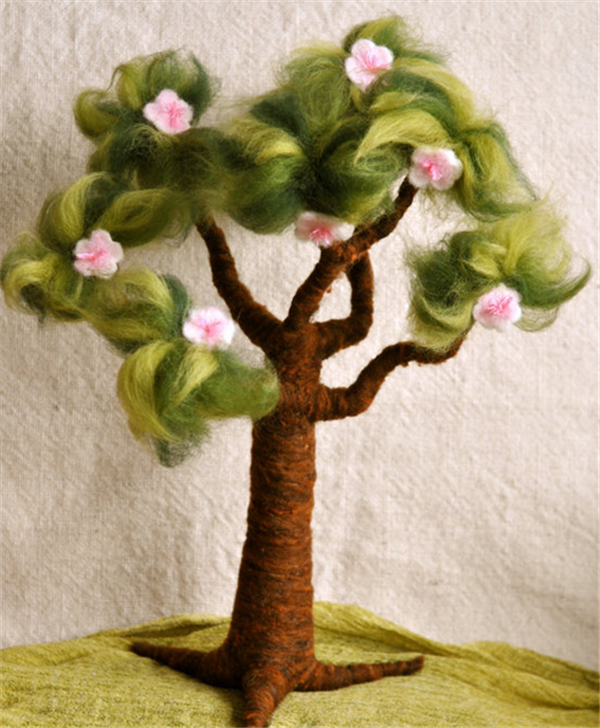 Creative DIY tree-themed products made from wool felt