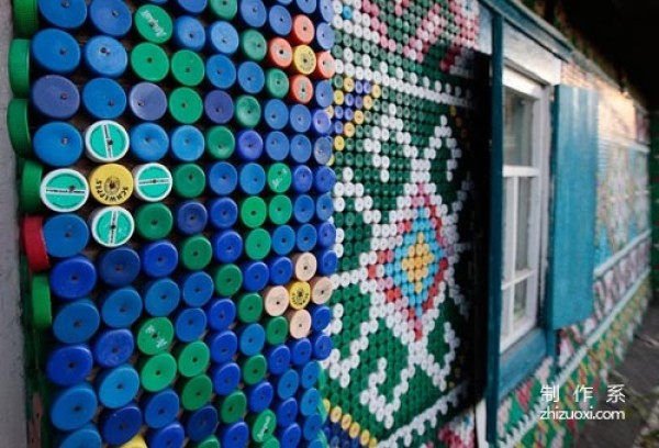 30,000 bottle caps decorate the mural