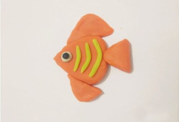 Steps to make small swallow fish from plasticine