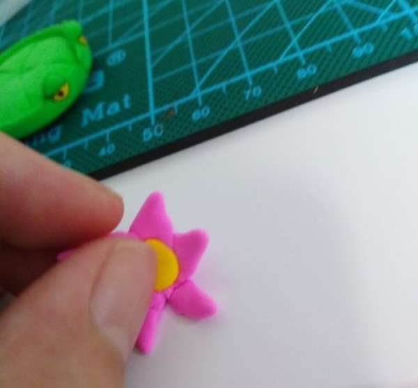 Tutorial illustration of how to make lotus leaves in Plants vs. Zombies with ultra-light clay