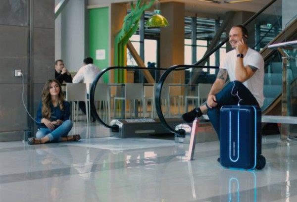 ravelmate automatically follows smart luggage