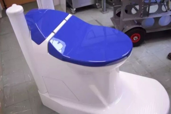 High-tech toilet allows you to drink filtered pee directly without flushing