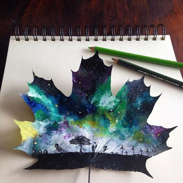 Beautiful illustrations drawn on maple leaves by illustrator Joanna Wirazka